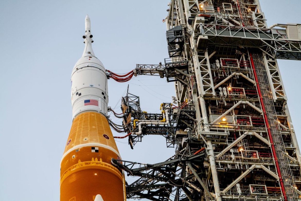 3Fly me to the Moon! NASA’s Orion spacecraft with the Airbus-built European Service Module is ready for launch Fly me to the Moon! NASA's Orion spacecraft with the Airbus-built European Service Module is ready for launch